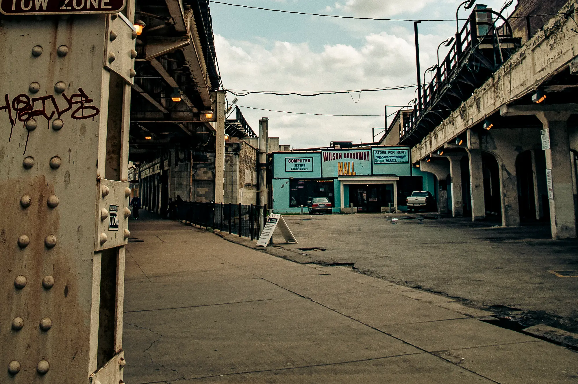 Exploring the streets and architecture of downtown Chicago, Illinois.