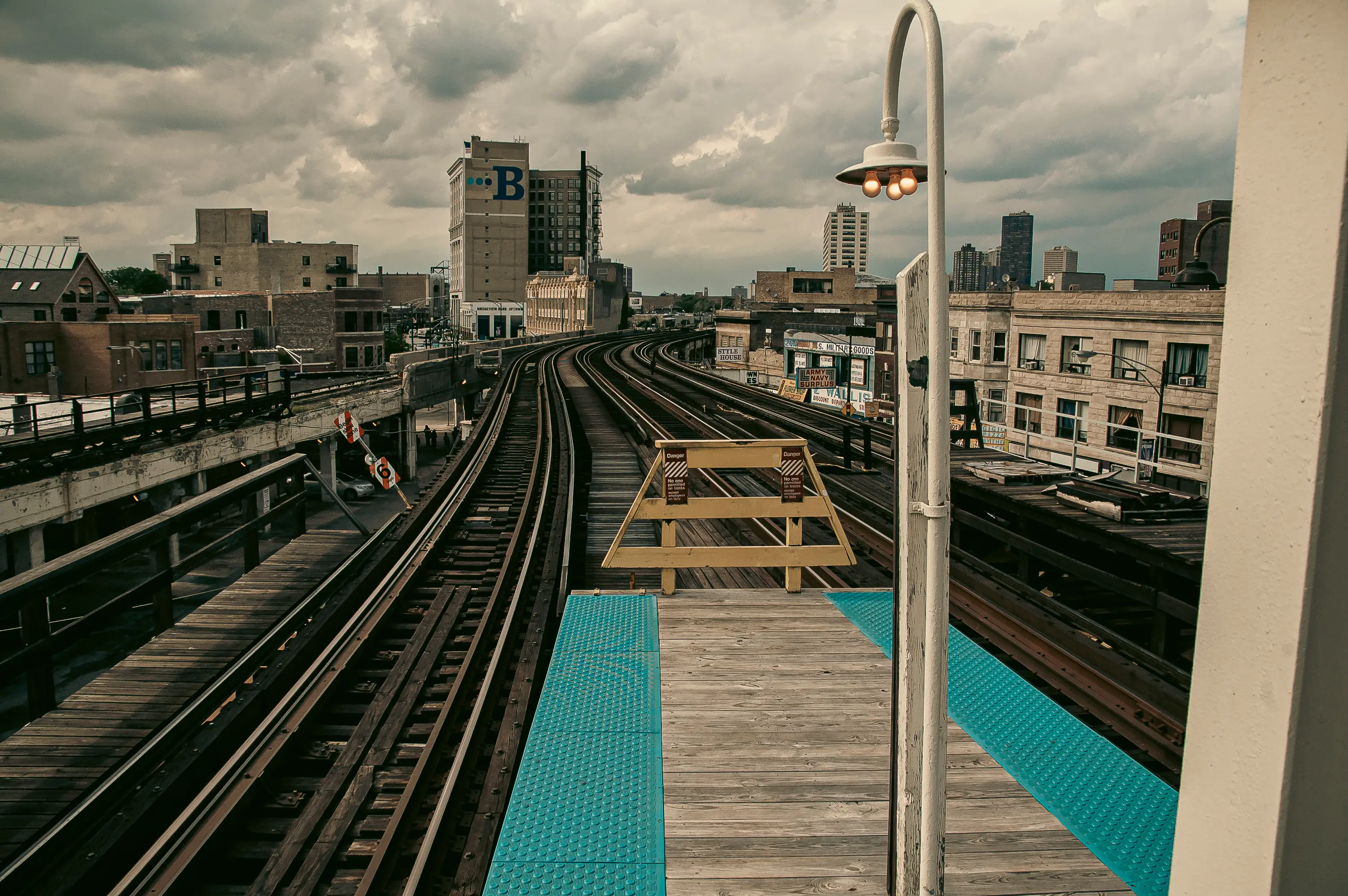 Exploring the streets and architecture of downtown Chicago, Illinois.