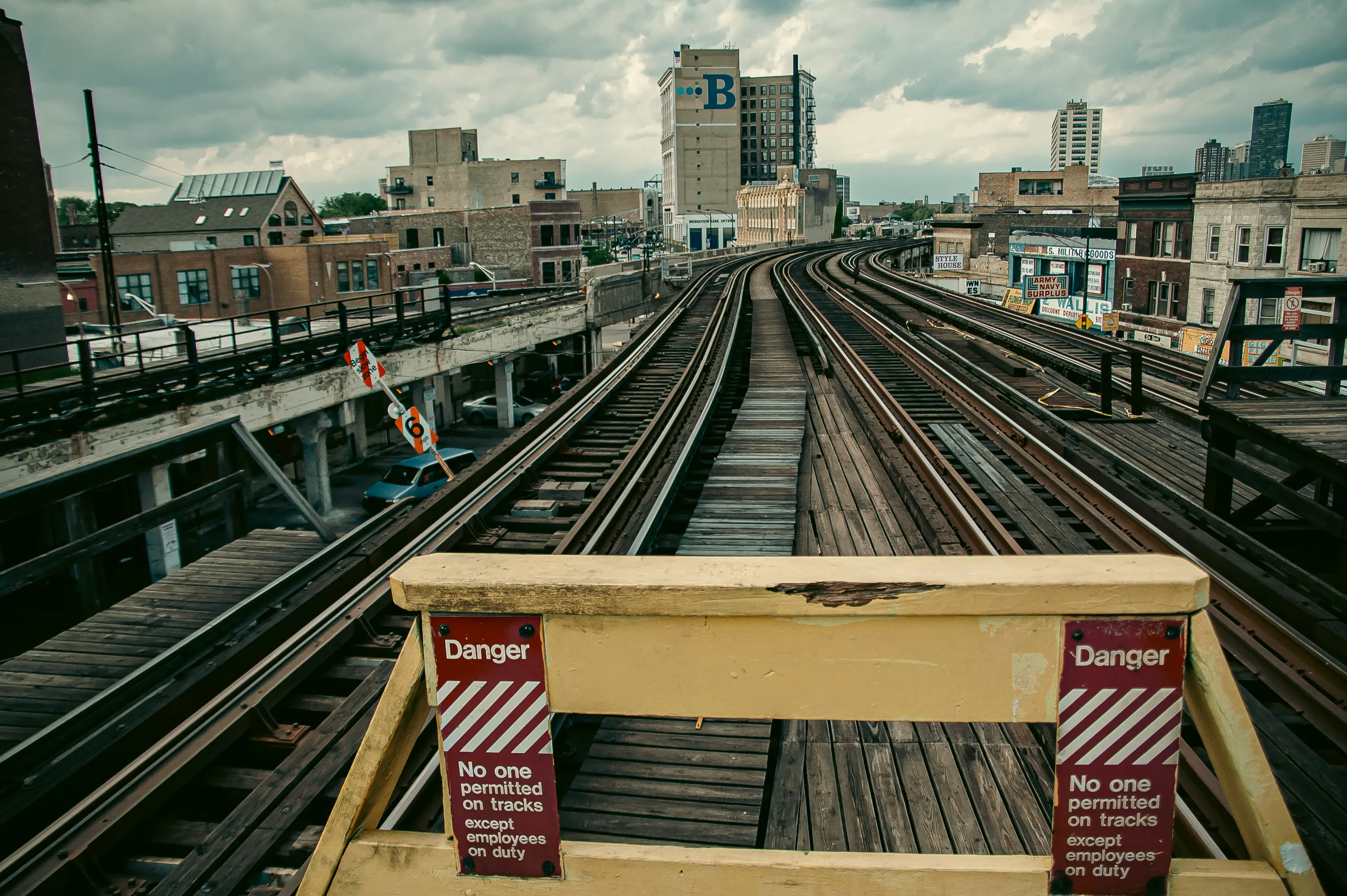 Exploring the streets and architecture of downtown Chicago, Illinois.